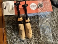 One Pair 2-way Wooden Adjustable Shoe Stretcher for Women Size 5-13