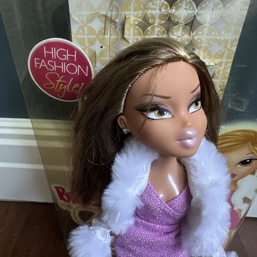 Vintage Bratz The Fashion Show Yasmin Doll w Box Outfit Fur Coat Heels - Picture 3 of 13