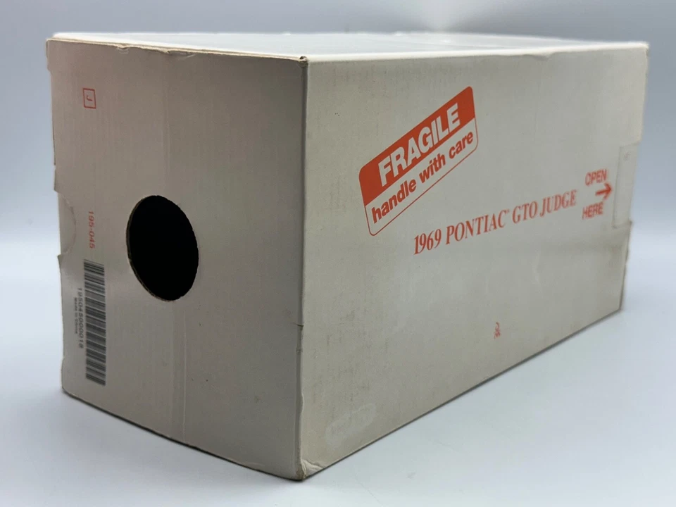 Danbury Mint 1969 Pontiac GTO Judge, Orange, 1:24, Excellent, Boxed - Image 2 of 4