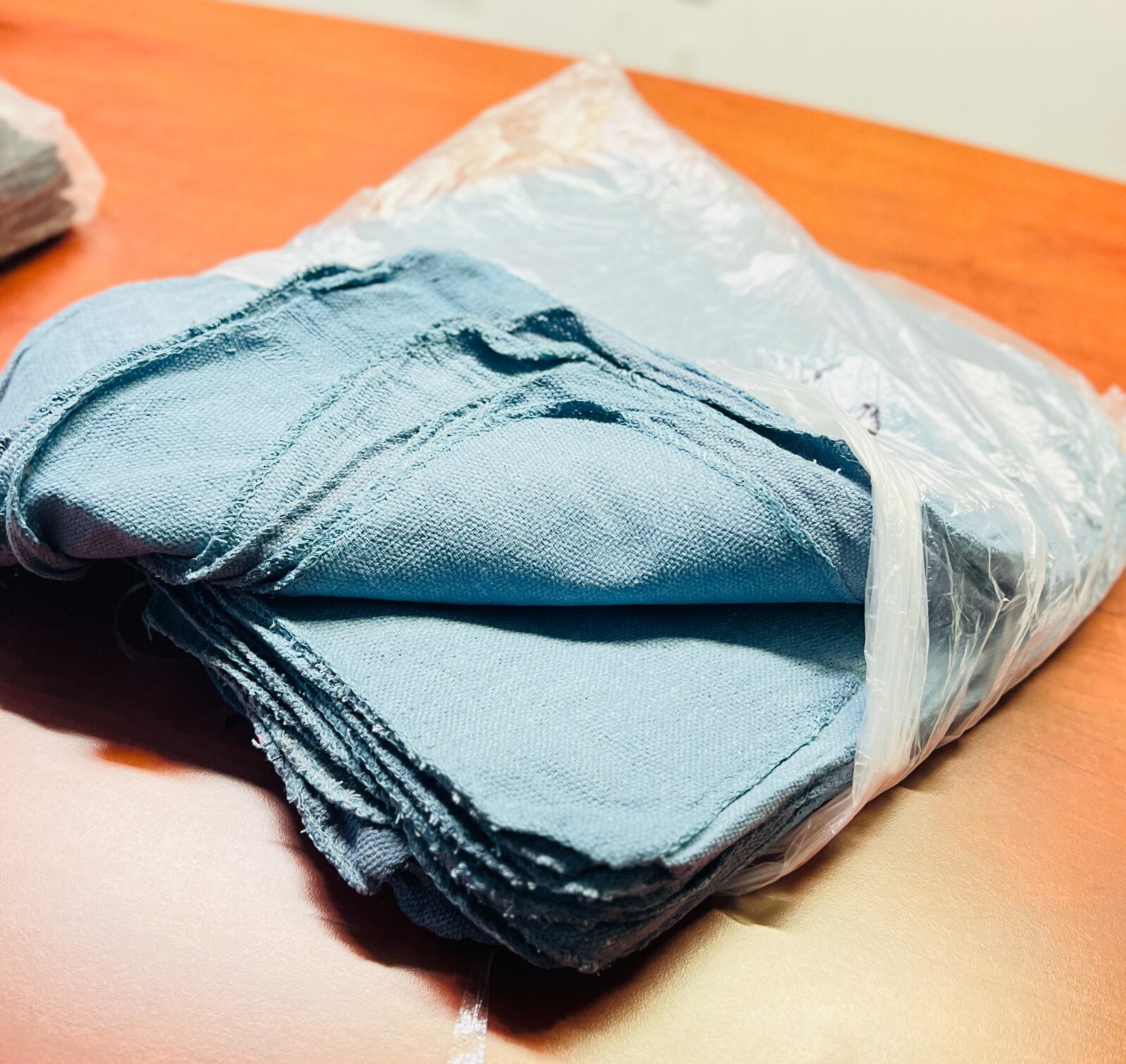 1000 PIECES NEW BLUE INDUSTRIAL SHOP RAGS CLEANING TOWELS 13x14 inches