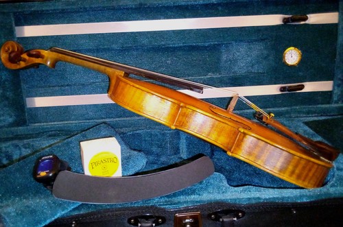 4/4 Violin Strad copy - Aubert bridge Pirastro gold strings bow tuner, dlux case - Picture 4 of 5