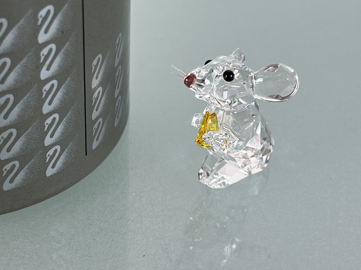Swarovski Figurine 5004691 Mouse with Cheese 3.5cm. Comes with