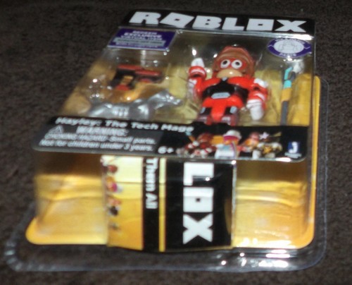 ROBLOX HAYLEY: THE TECH MAGE WITH EXCLUSIVE VIRTUAL ITEM - Picture 6 of 7