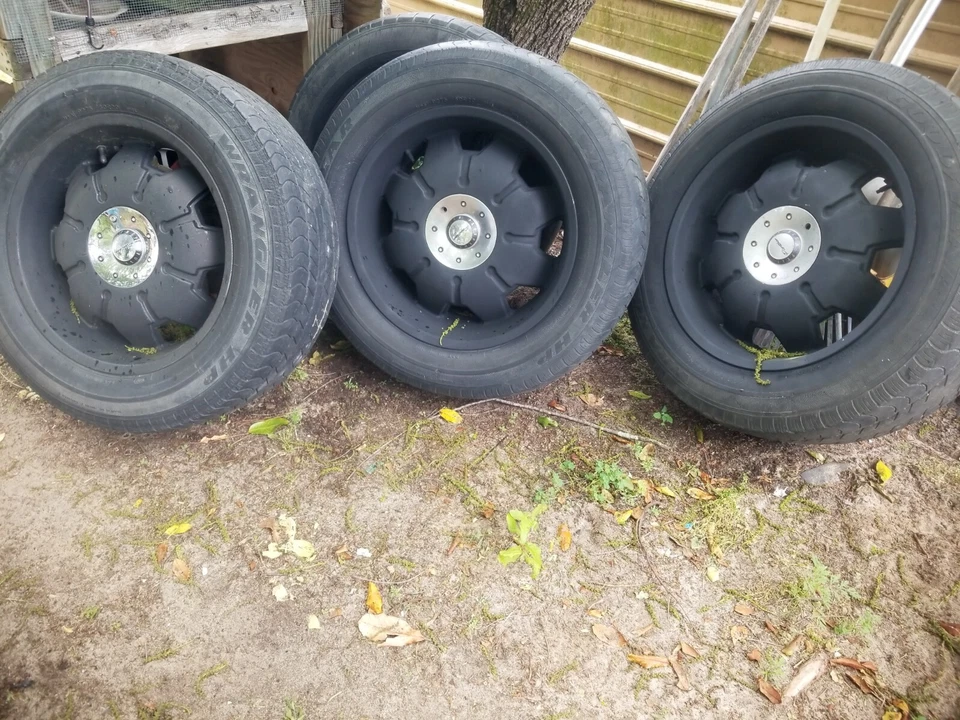 juego llantas y neumáticos Foto 2 de 4