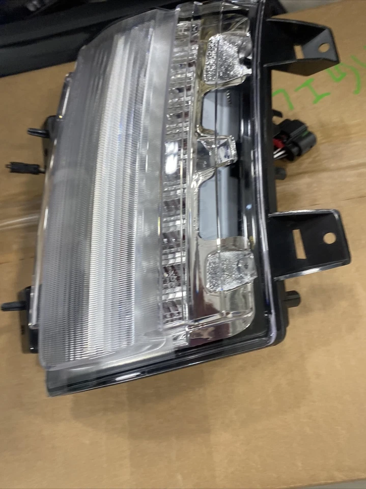 For Jeep Wrangler 2018-2023 Turn Signal/Parking Light Passenger RT | LED CAPA - Image 4 of 4