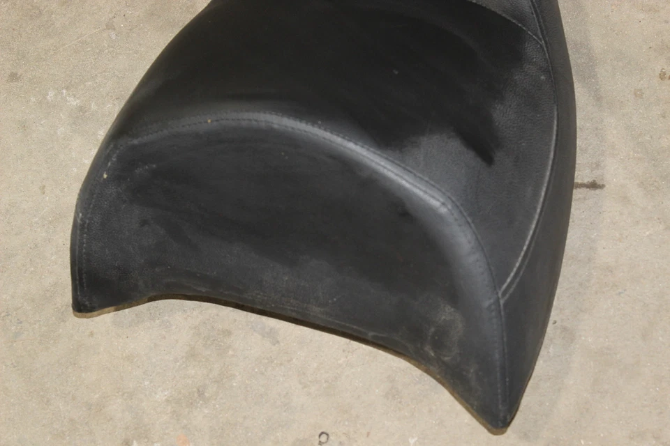 Заднее седло сиденья 2007 Yamaha Rs Venture Rst90 8ET-24750-00-00 - Изображение 2 из 4