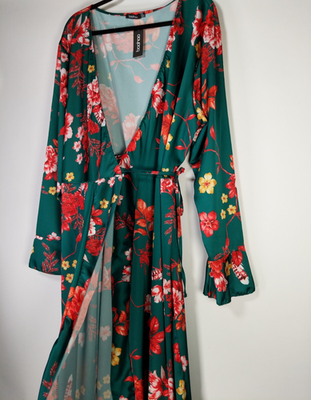 green emerald velvet dress Boohoo Women's Polka Dot Wrap Front Ruffle Tea Dress main image 1