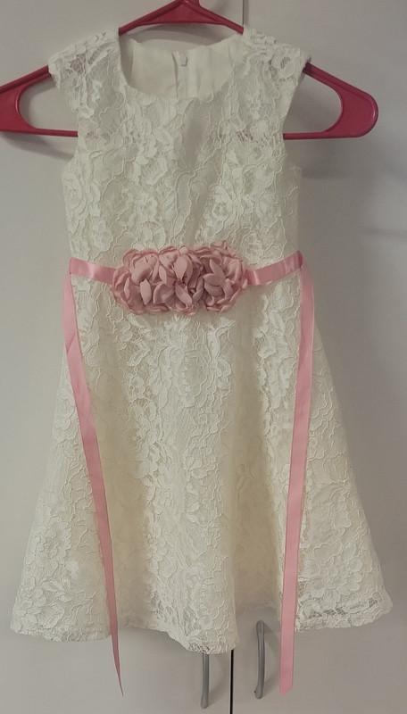 Bonnie Jean white dress Girls size 5T possible wedding dress. zip-up in back.