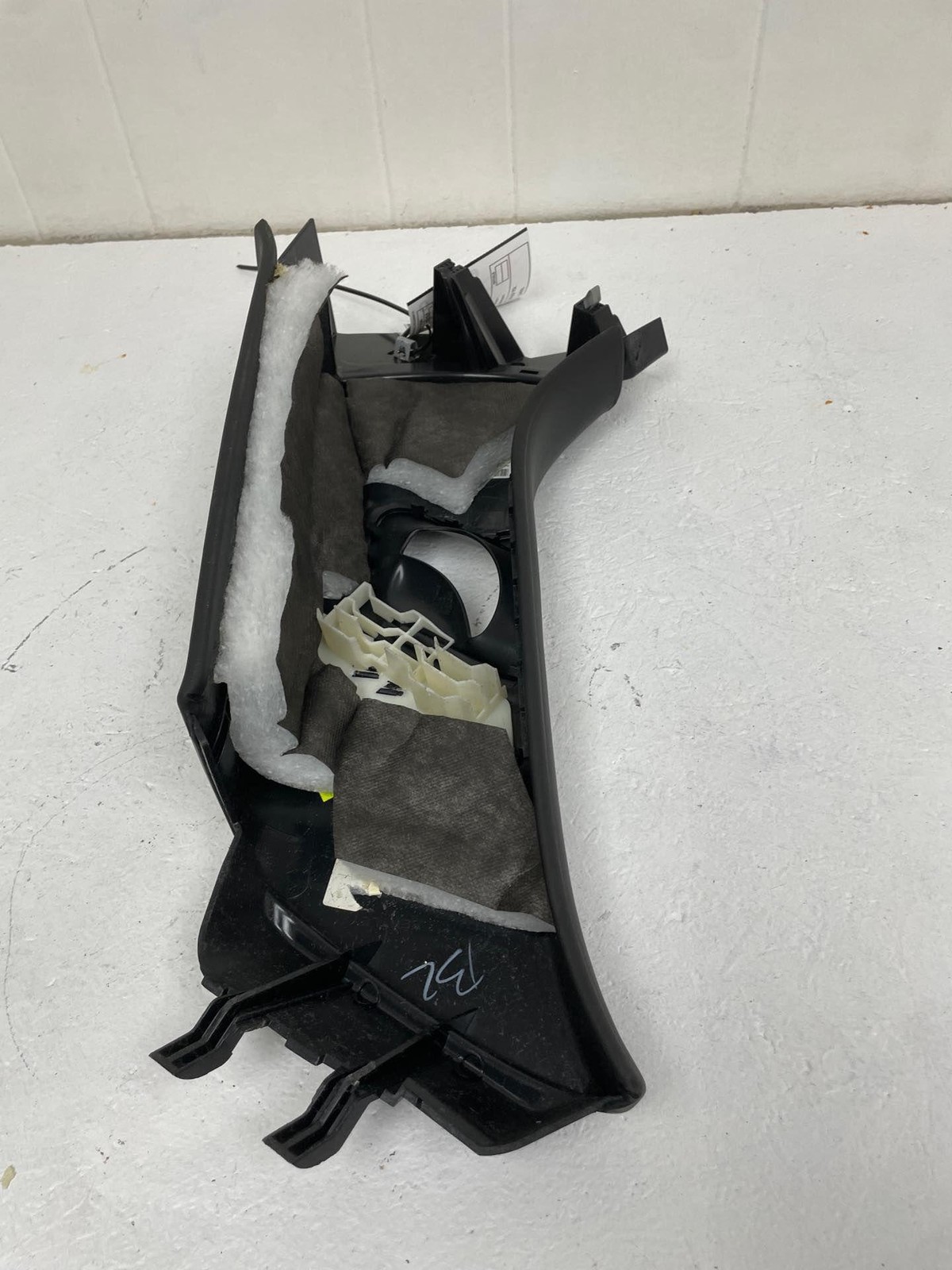 2016-2020 BENTLEY BENTAYGA REAR LEFT UPPER C PILLAR TRIM COVER 36A867287 *PICS*