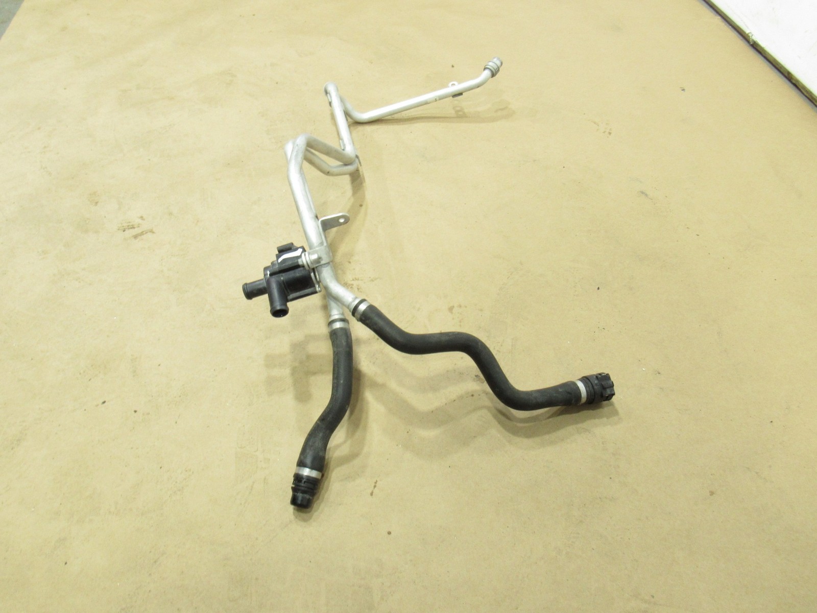 18-21 Aston Martin Vantage 2019 Front Coolant Pipe Line Hose Tube w/Pump :O