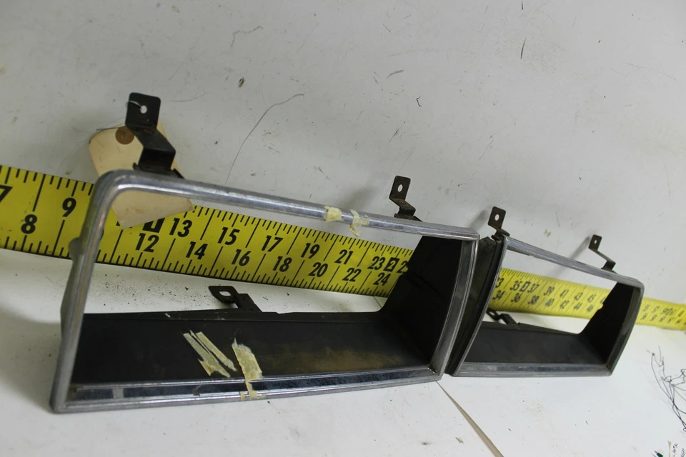 Оригинальный комплект ободков фар GM RH LH 10018225 1982-1984 Pontiac 6000 (SVM62) - Изображение 4 из 4