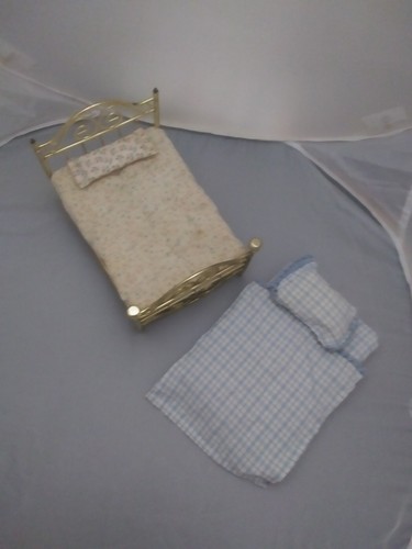 Dollhouse Miniature - Brass Bed with Mattress & Pillow Handmade Bedding Set 1:12 - 第 3/23 張圖片