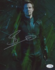 Stephen Amell Arrow Autographed Signed 8x10 Photo ACOA