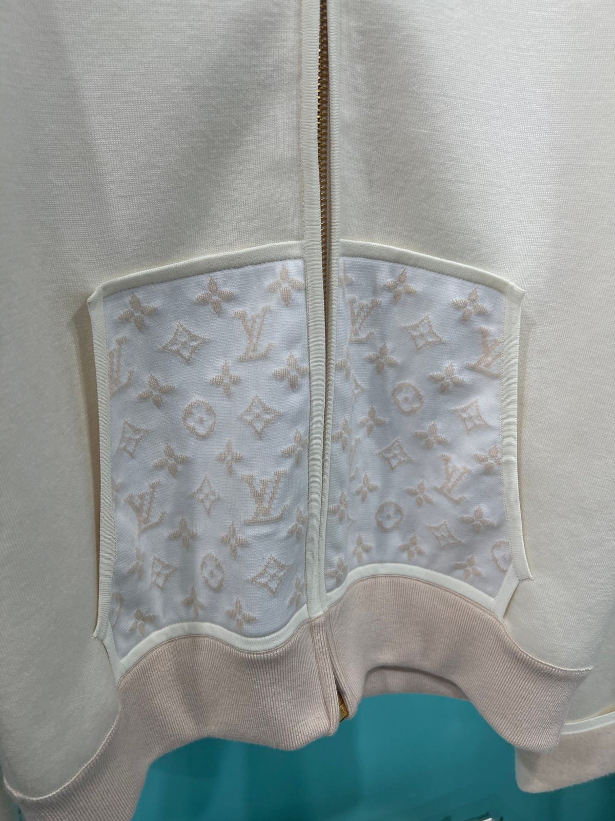 Louis Vuitton Monogram Pocket Hoodie 146274203 thumbnail 2