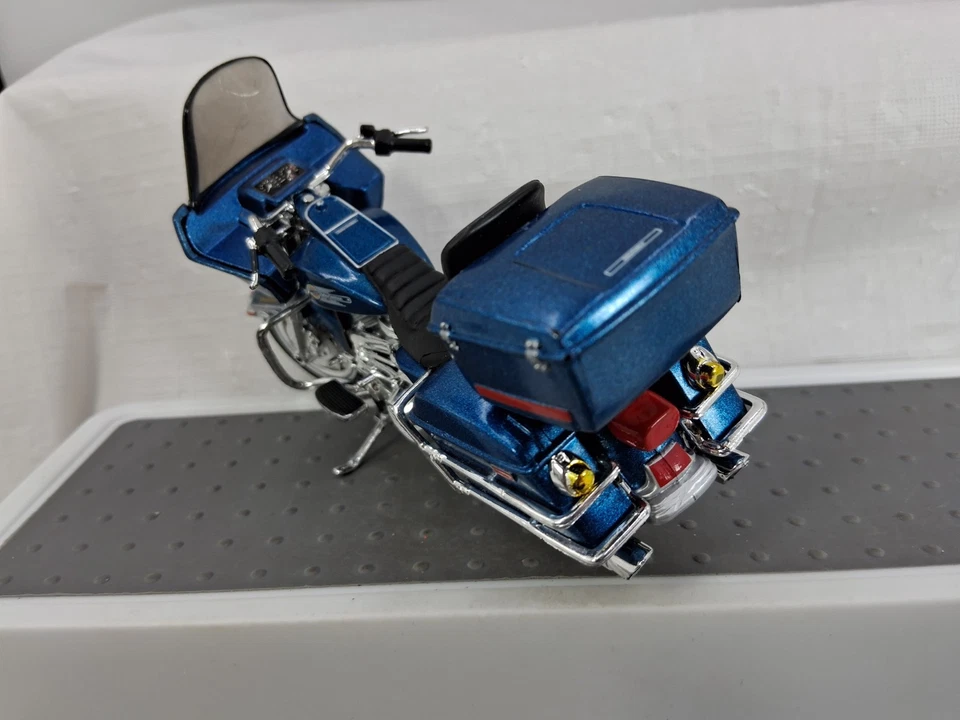 Motocicleta Harley Davidson Maisto 1980 FLT Tour Glide azul fundido a presión 1:18 Foto 3 de 4