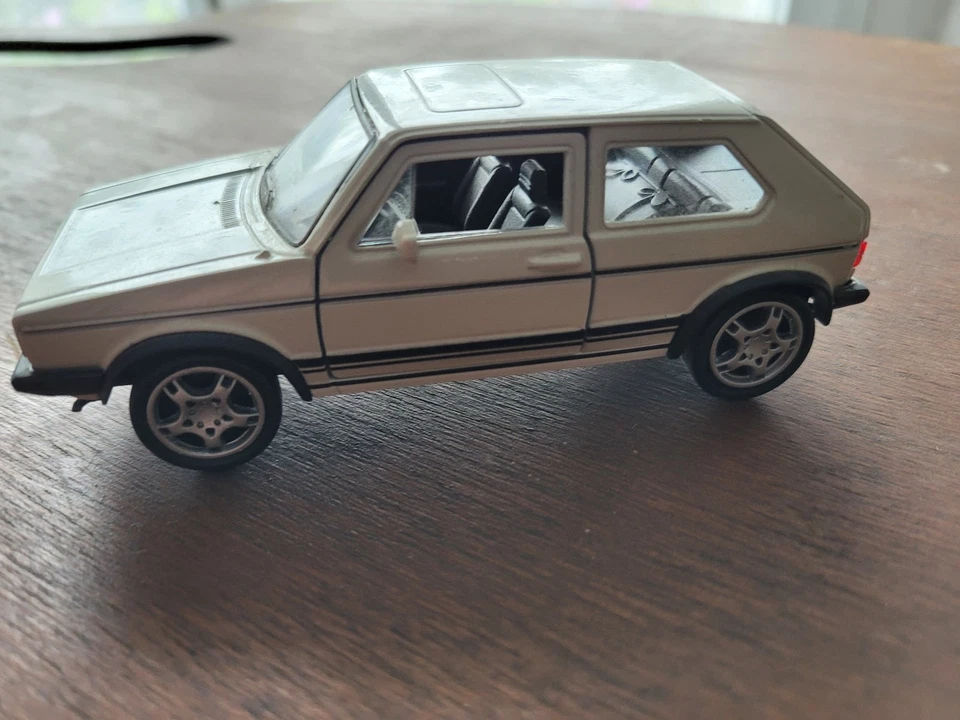 Volkswagen Golf GTI blanc Welly 1/43 - Photo 2/4