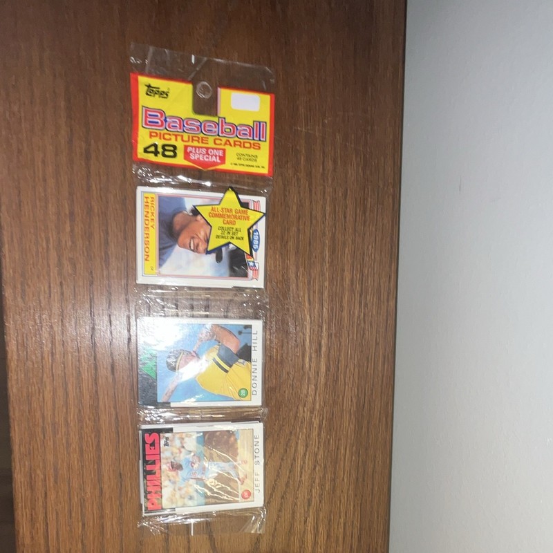 Topps 1983 Baseball Picture Cards 48-Card Pack Commemorative Rickey Henderson