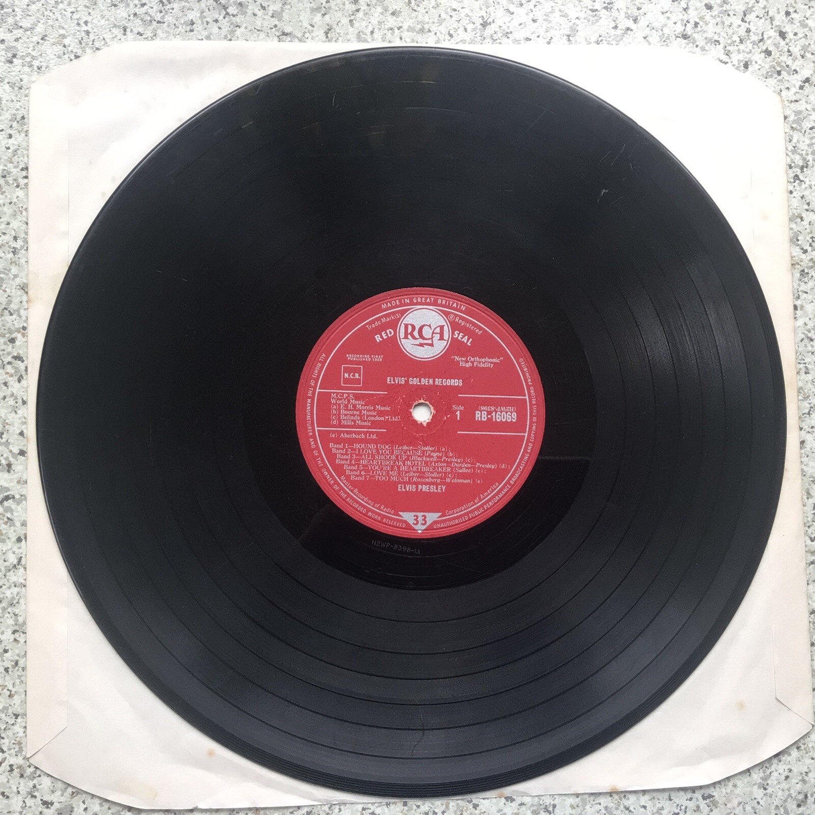 ELVIS’GOLDEN RECORDS, UK RED SEAL RB-16069.  (RECORD ONLY NO JACKET/COVER