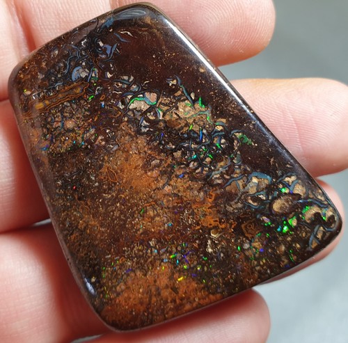 Ópalo de roca pulido de muestra de matriz verde Koroit 118,5 quilates lapidario - Imagen 4 de 19