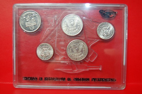 Gates Award plaque with 2x Silver Morgan, Clad Kennedy & Gates award medal - Picture 9 of 13