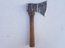 Ancienne doloire hache coupe bois charpentier tonnelier charron ancien outil 