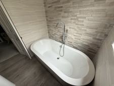 White Oval Freestanding Acrylic Bath /Centre Drain for Bathroom 1770mm X 780mm