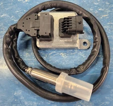 NOx Sensor Nitrogen Oxide 2894943RX 2894943 For Cummins 2871974