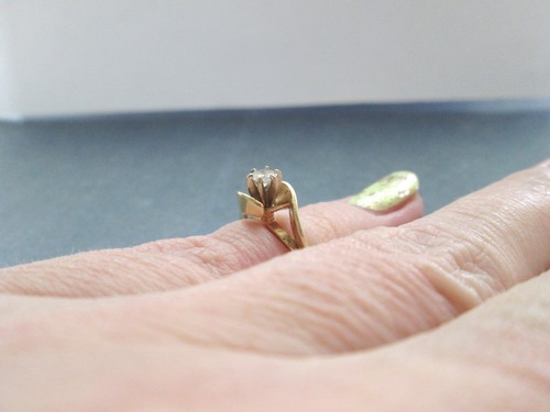 Vntg Solid 14K Yellow Gold Solitaire Diamond Engagement Ring 1/5 ct sz 2 unique - Picture 4 of 11