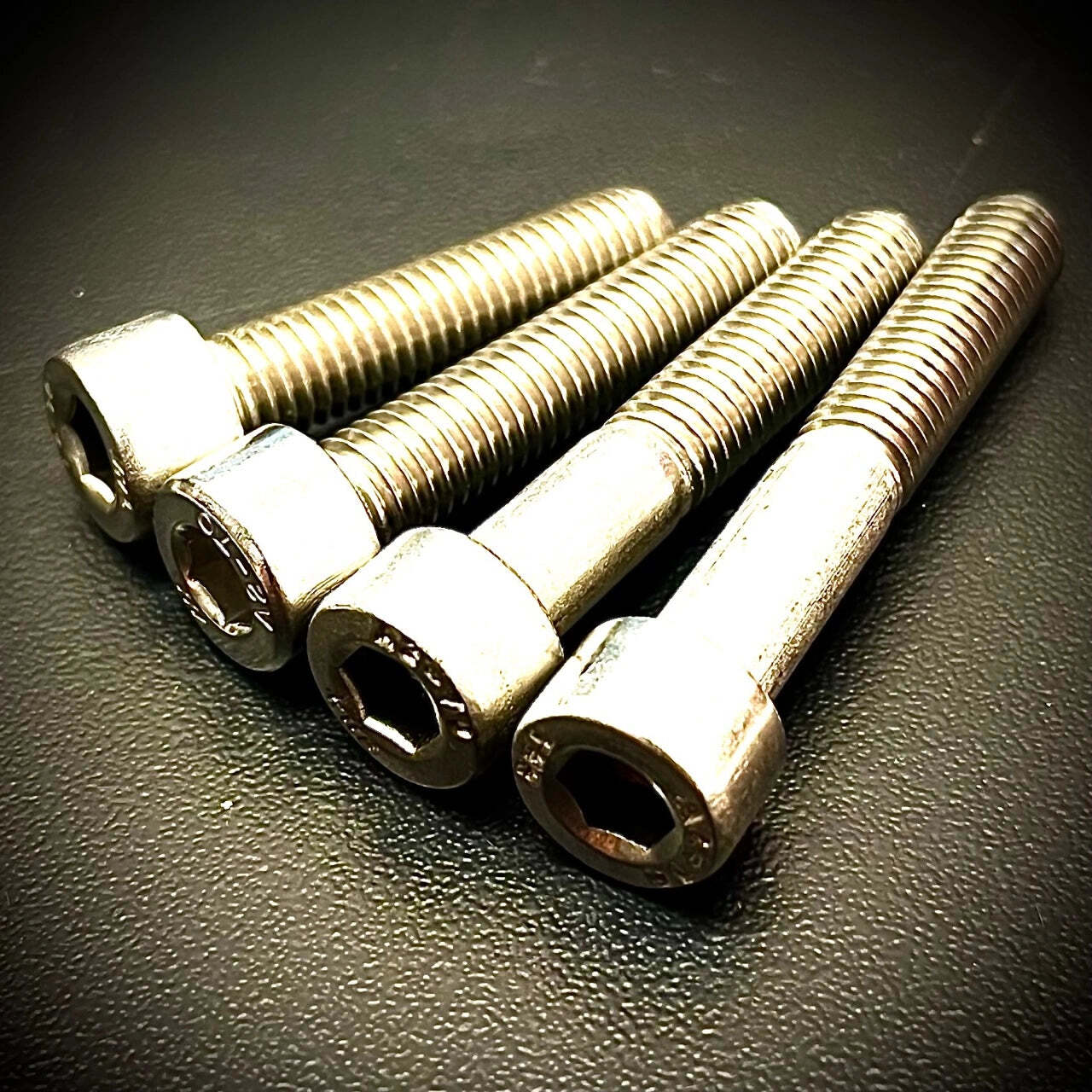 Bullone a brugola con tappo a bussola M6 A4/316 acciaio inox DIN 912