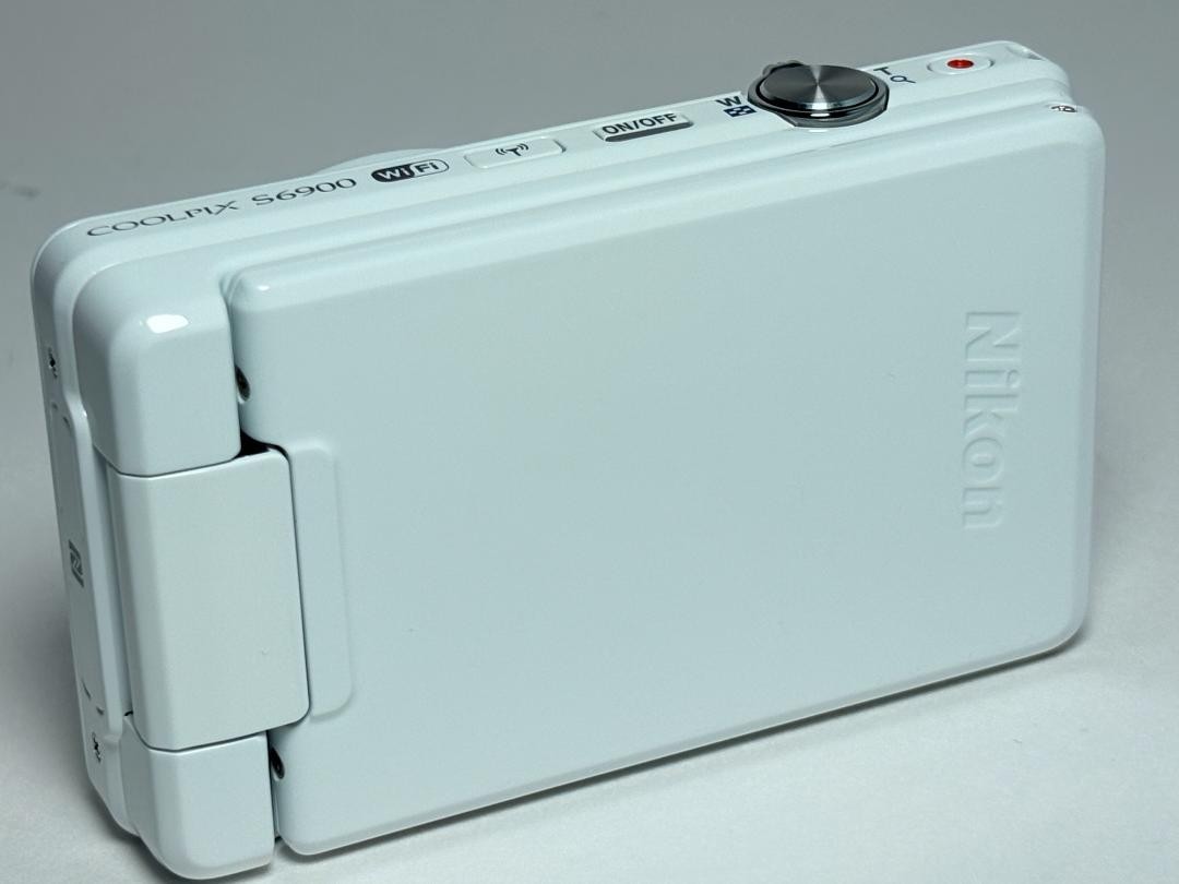 Nikon COOLPIX S6900 16.0MP Flip Screen Digital Camera White