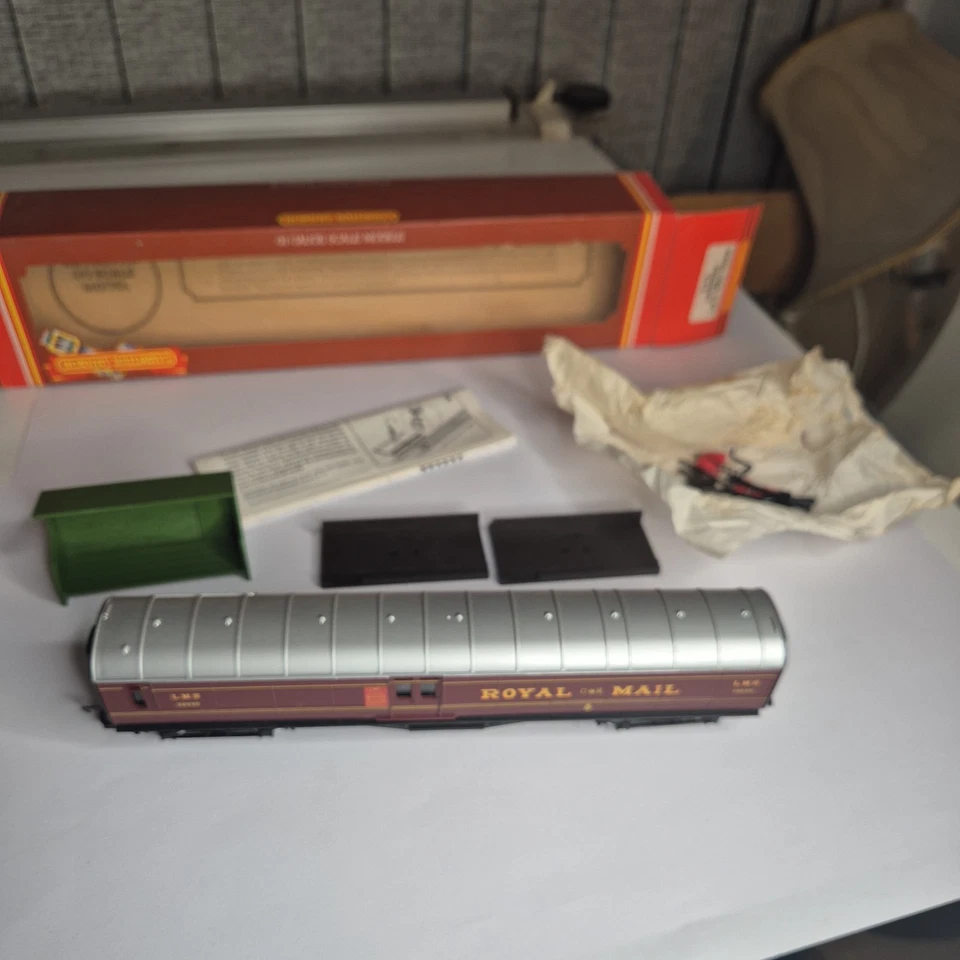 Hornby R412 Operating Royal Mail Coach LMS Vintage Model Railway Boxed. - Image 3 of 4