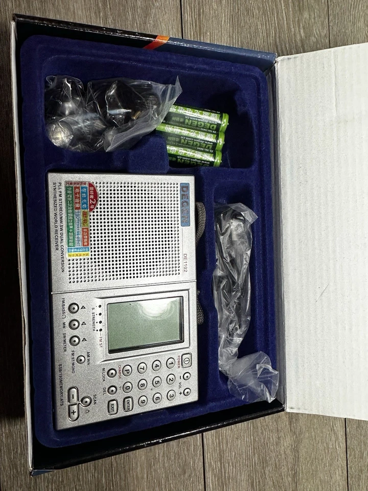 Receptor Mundial Degen Radio DE1102 FM SW.MW.LW probado Foto 3 de 4