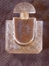 LALIQUE. Flacon de parfum "Chèvrefeuille"