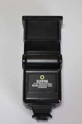 Sunpak Auto 2000 DZ Thyristor Flash   Multi-Dedicated for Film Cameras