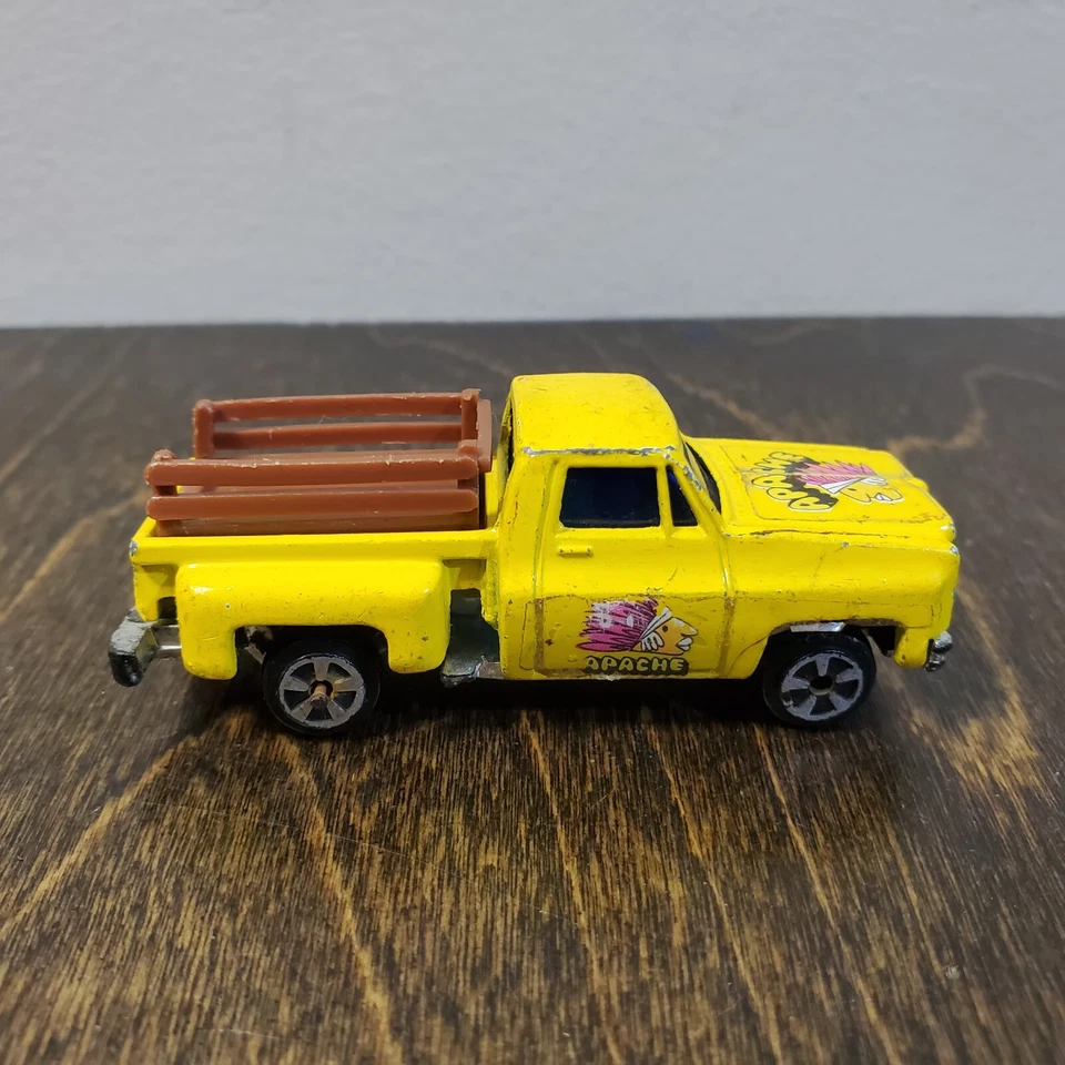 Camión Yatming Chevy C-10 Stepside puerta lateral de madera Apache 1601 Hong Kong de colección Foto 2 de 4