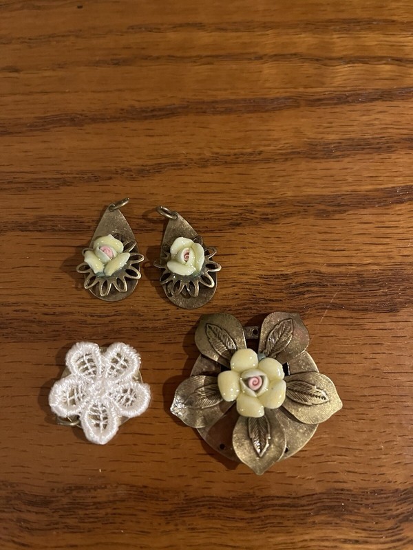 Vintage Brass Porcelain Flower Findings Component Lot-4