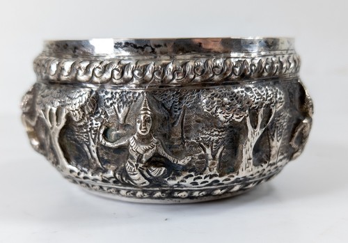 Antique Thai Repousse Silver Bowl With Buddha Threes Thailand - Picture 2 of 10
