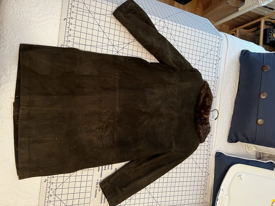 Vintage 1950's Suede Coat With Mink Collar Good Condition - Image 3 of 4