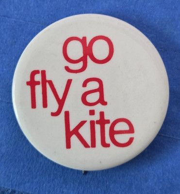 Vintage Go Fly A Kite Store New York NYC 1.75  cello Pinback Button M2