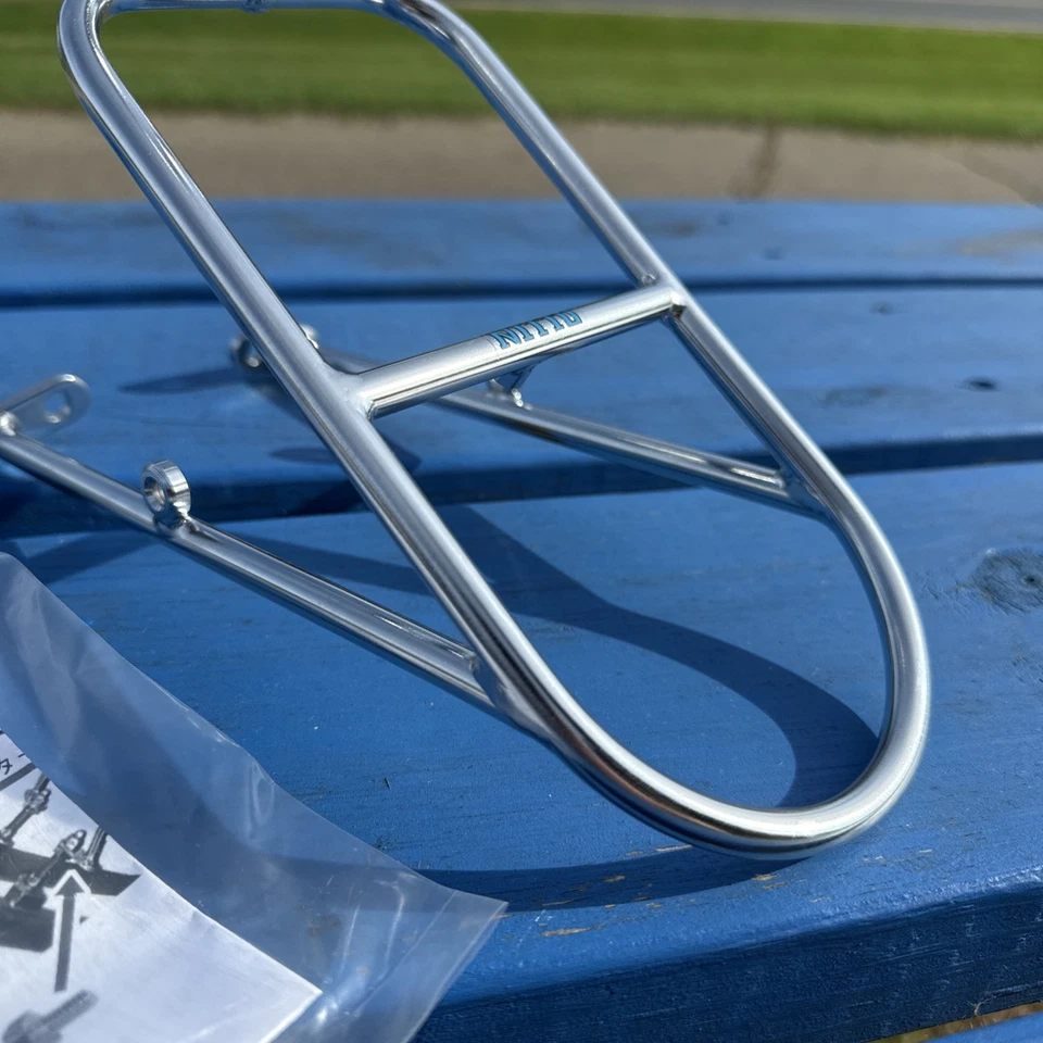 Portabicicletas de montaje delantero Nitto M12-2: plateado con herrajes, para frenos voladizos Foto 2 de 4