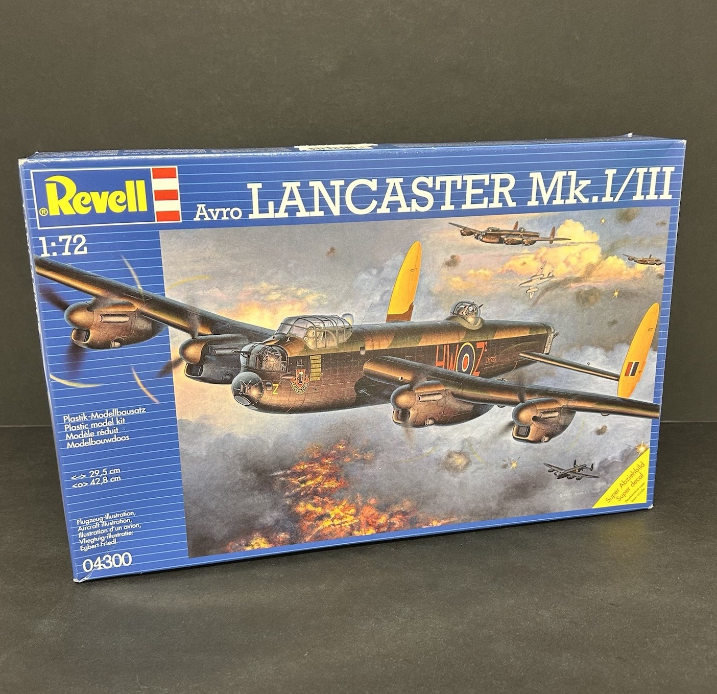 Revell Avro Lancaster Mk.I/III 1:72 Plastic Model Kit 04300 Skill 5 Age 10+ NEW