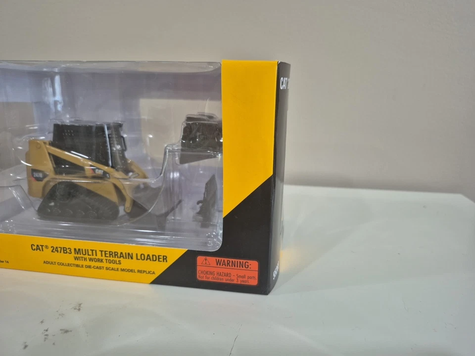 Norscot 55269 Caterpillar CAT 247B3 Multi Terrain Loader Work Tools 1:32 Bad Box - Image 4 of 4
