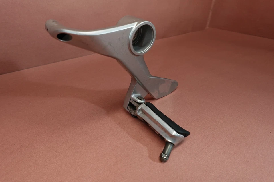 Reposapiés delantero izquierdo Honda Interceptor 800 VFR800 1998-2001 Foto 2 de 4