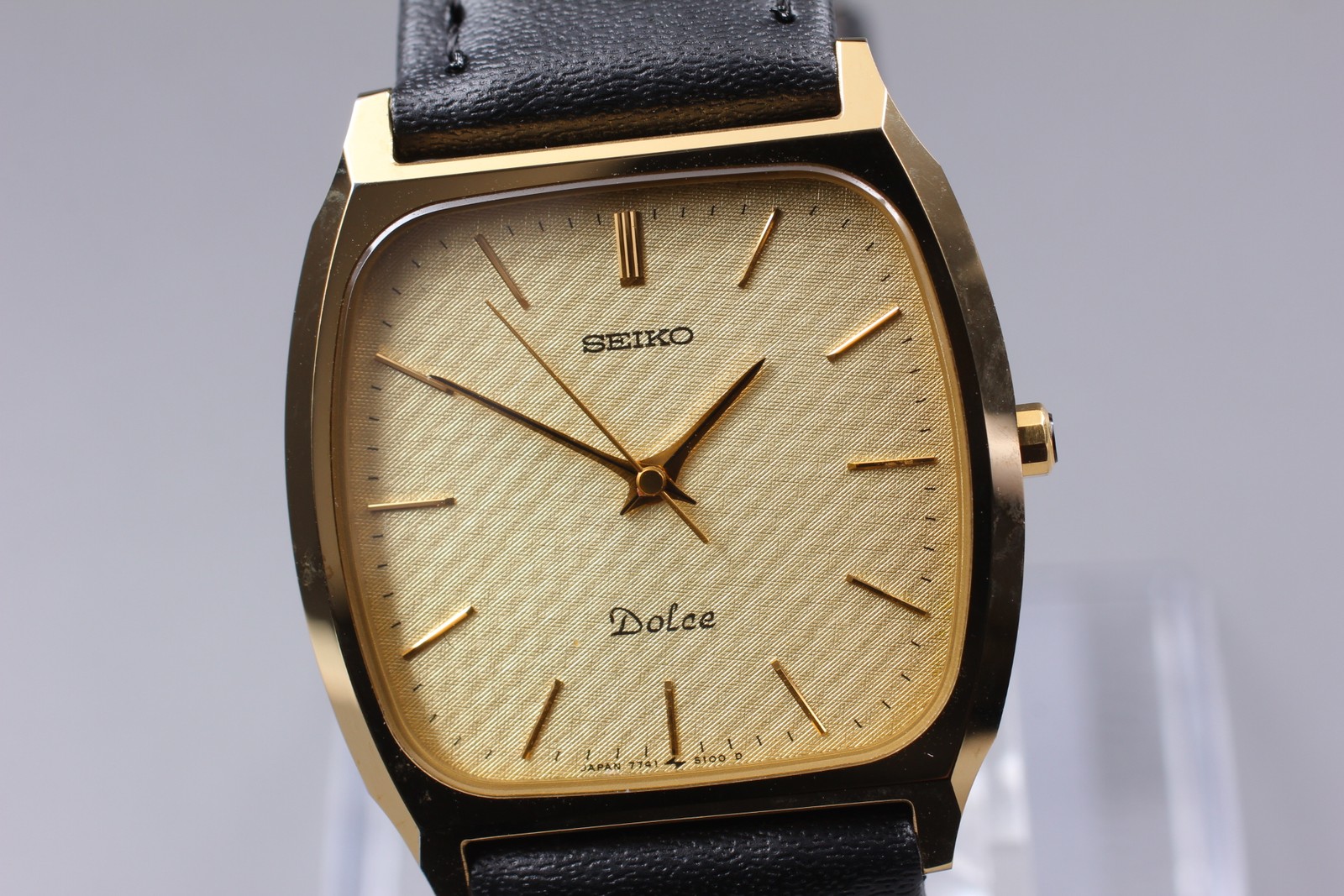 Men's Watch Gold SEIKO 30mm MINT] Vintage 7741-5100 [Near Dial Dolce Quartz - vintagewatches.pk