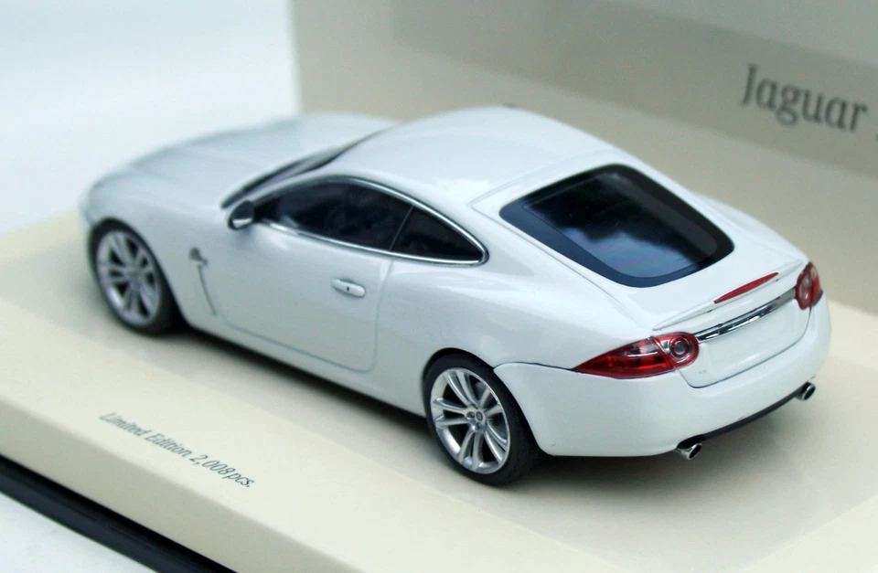 Jaguar XK Coupé X150 Bj. 2006-2009, Bianco, Minichamps-Serie Linea Bianco M.1:43 - Immagine 2 di 4