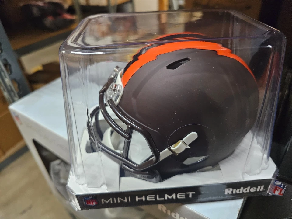 Cleveland Browns Casco Riddell Réplica Mini Velocidad 2025 Sobre el Campo Alterna Foto 3 de 4