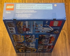 New Sealed 2009 LEGO 7641 City Corner Bus Stop Pizza Shop Restaurant Town Set