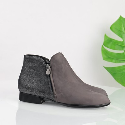Munro Womens Averee Boots Size 7 M Gray Metallic Leather Bootie Low Heel Comfort