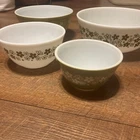 Pyrex Spring Blossom Crazy Daisy Set of 4 Mixing Bowls, Alternating White/Green