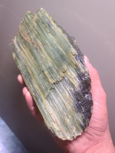 1227G BRIGHT GREEN ANTIGORITE SERPENTINE ! ! EDEN MILLS Display~Lapidary